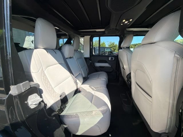 Used 2022 Jeep Wrangler Unlimited Sahara AWD/4WD image 18