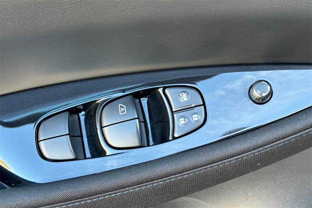 Used 2020 Nissan Leaf SV w/ SV Technology Package image 15