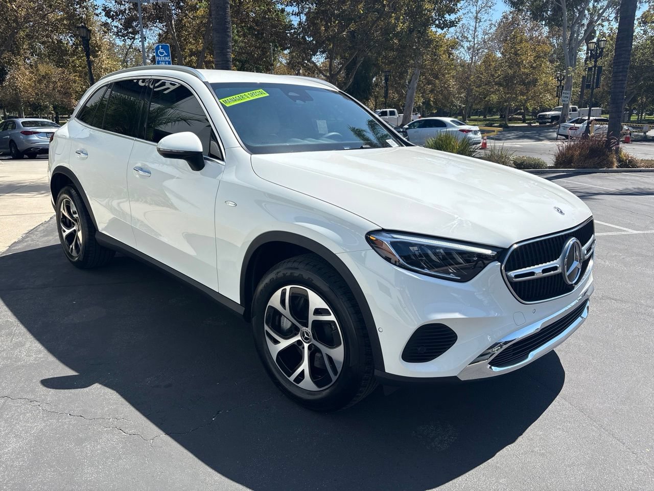 Used 2025 Mercedes-Benz GLC 350e 4MATIC image 3