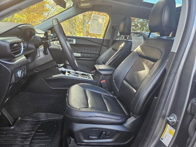 Certified 2022 Ford Explorer XLT w/ Equipment Group 202A AWD/4WD image 14