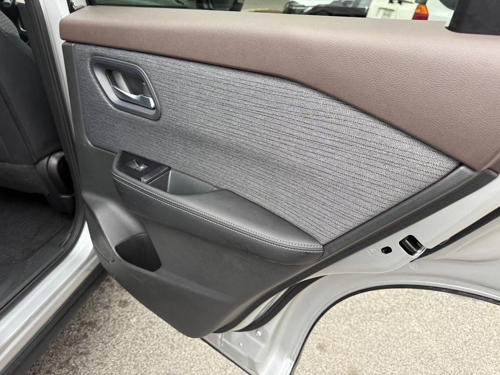 Used 2023 Nissan Rogue SV AWD/4WD image 31