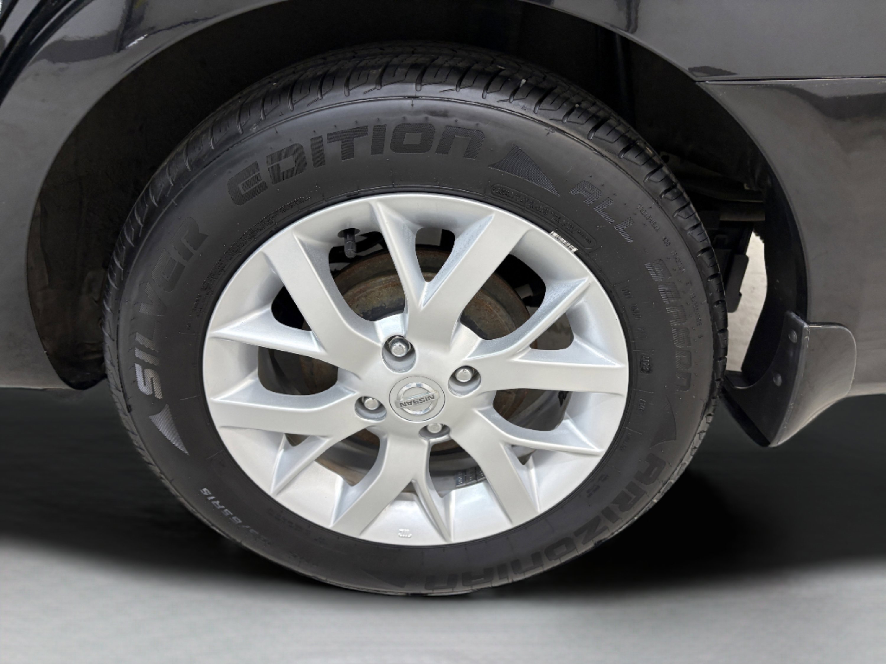 Used 2018 Nissan Versa SV w/ SV Special Edition Package image 8