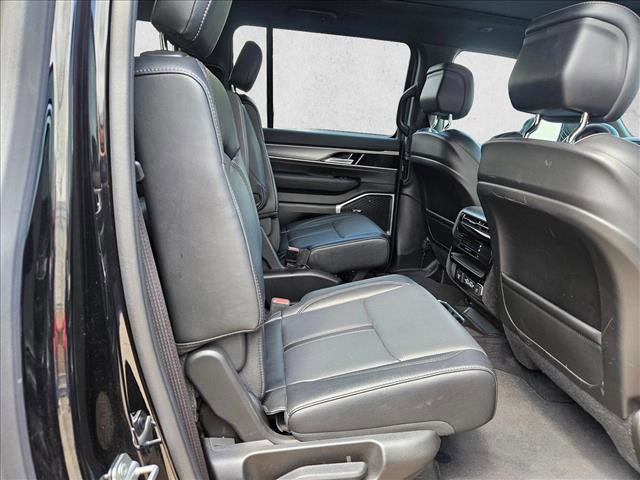 Used 2025 Jeep Wagoneer L Series II w/ Premium Group I AWD/4WD image 18