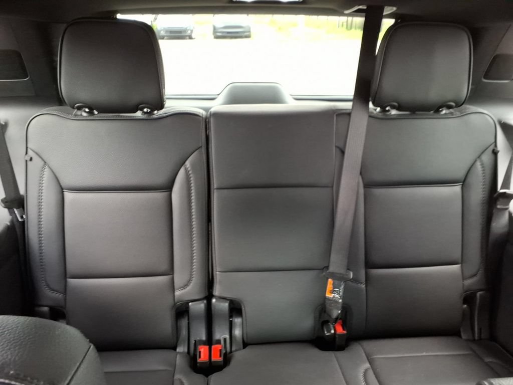 Used 2025 GMC Yukon Denali RWD image 17