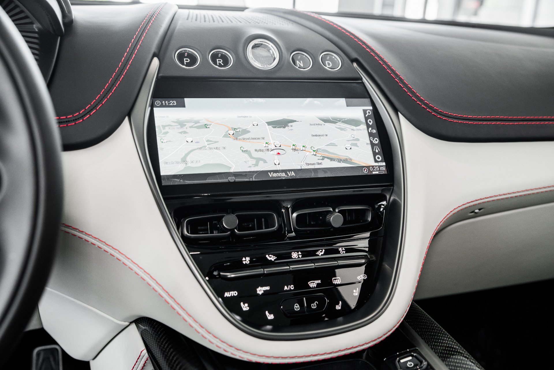 Used 2022 Aston Martin DBX AWD/4WD image 9