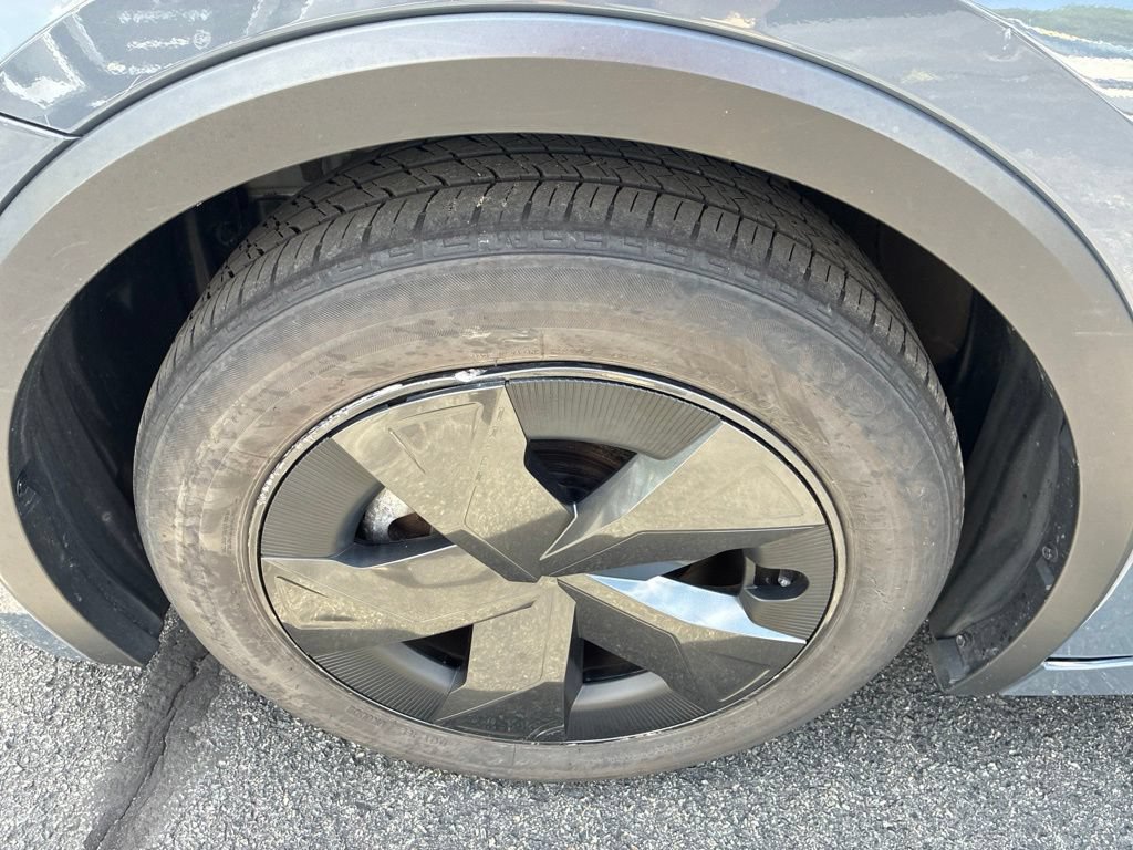 Used 2024 Toyota Prius LE FWD image 12