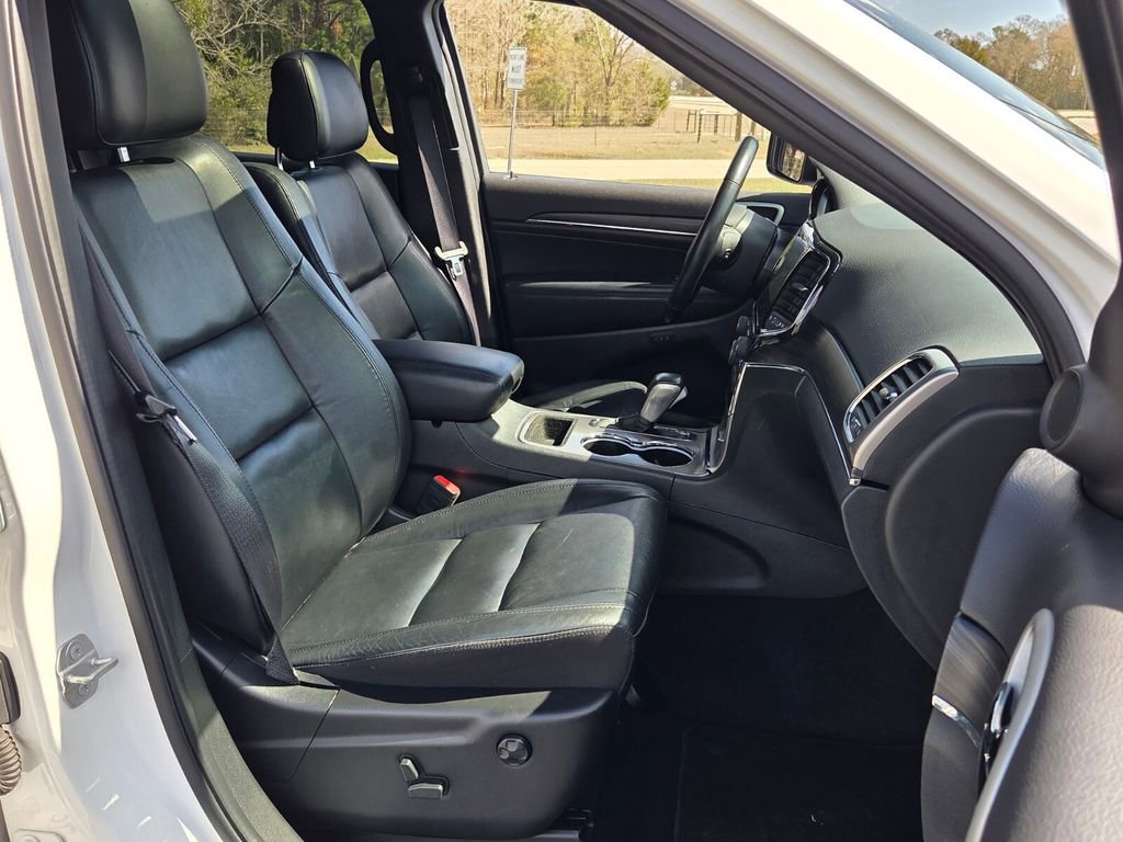 Used 2022 Jeep Grand Cherokee Limited image 16