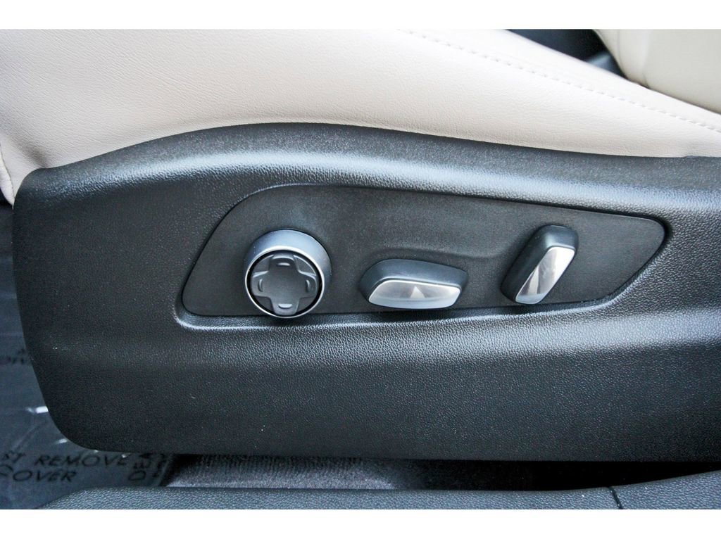 Certified 2025 Cadillac XT4 Premium Luxury image 29