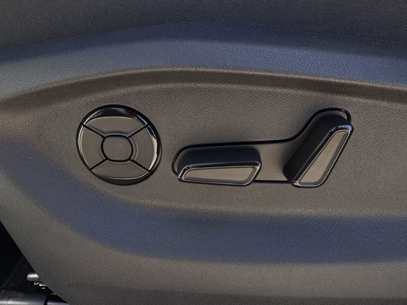 New 2026 Volkswagen Tiguan SE image 24