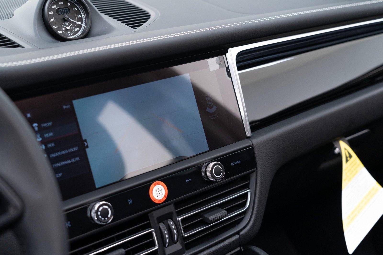 New 2025 Porsche Macan Turbo image 27