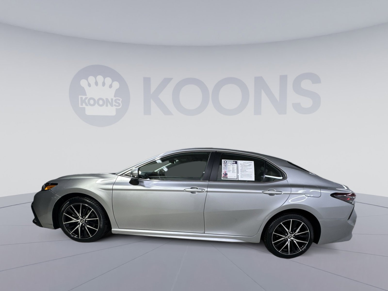 Used 2022 Toyota Camry SE image 8