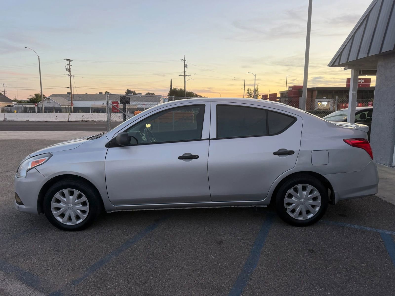 Used 2017 Nissan Versa S Plus image 4