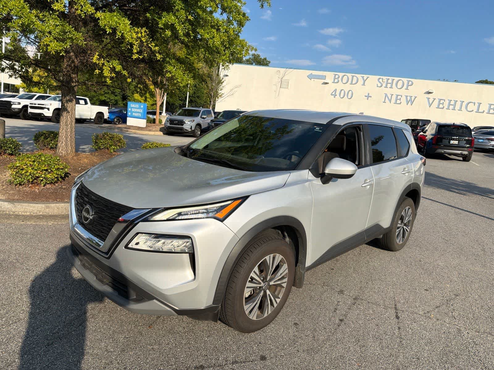 Used 2023 Nissan Rogue SV FWD image 5