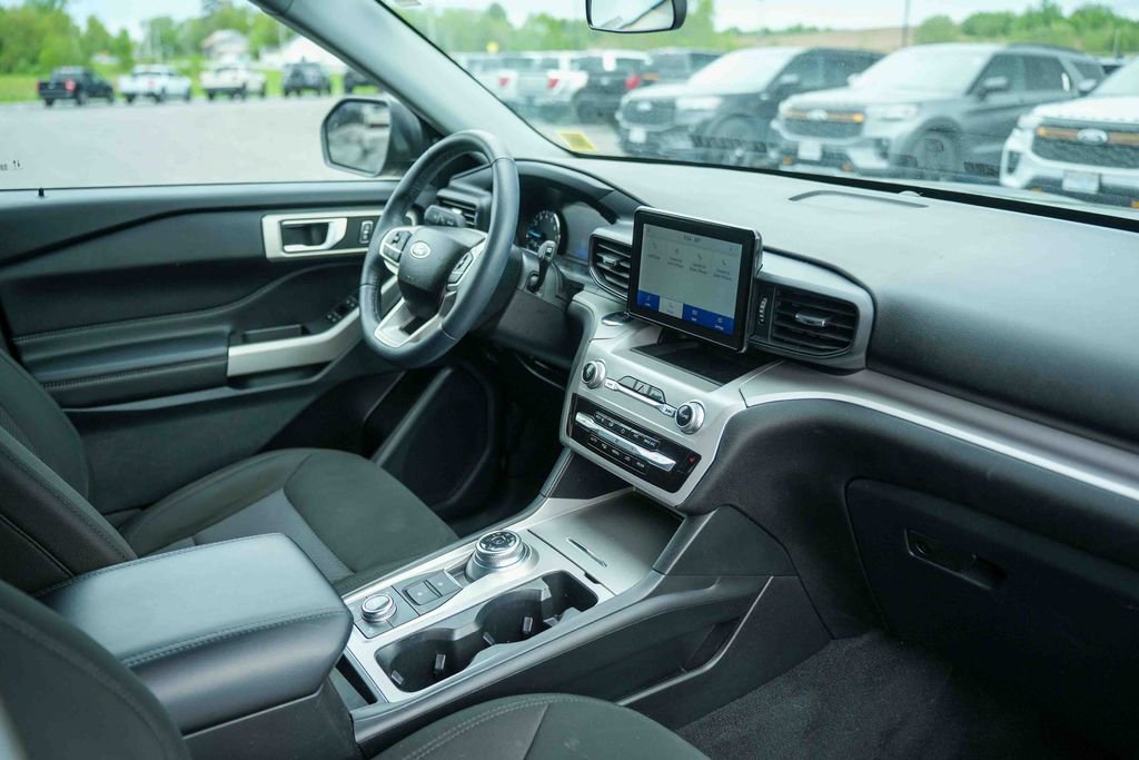 Used 2023 Ford Explorer XLT AWD/4WD image 14