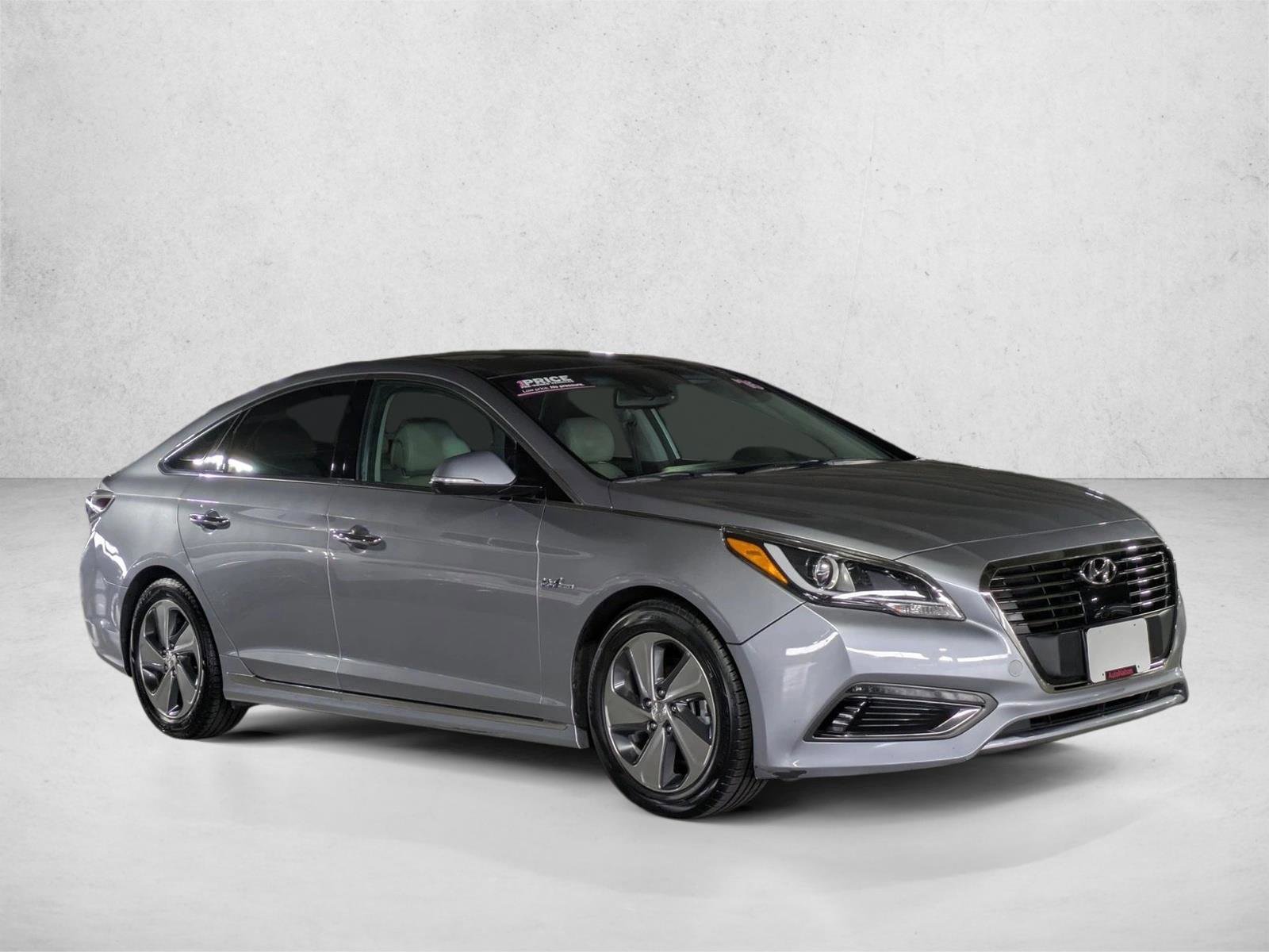 Used 2016 Hyundai Sonata Limited w/ Option Group 02 FWD image 3