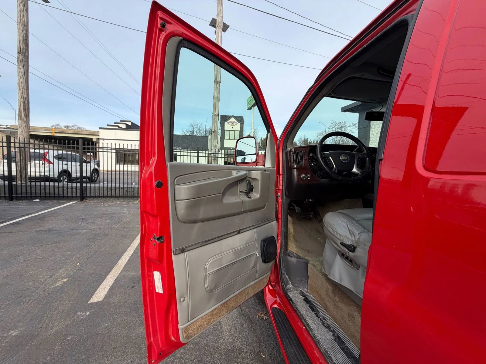 Used 2010 Chevrolet Express 1500 w/ Power Package image 19