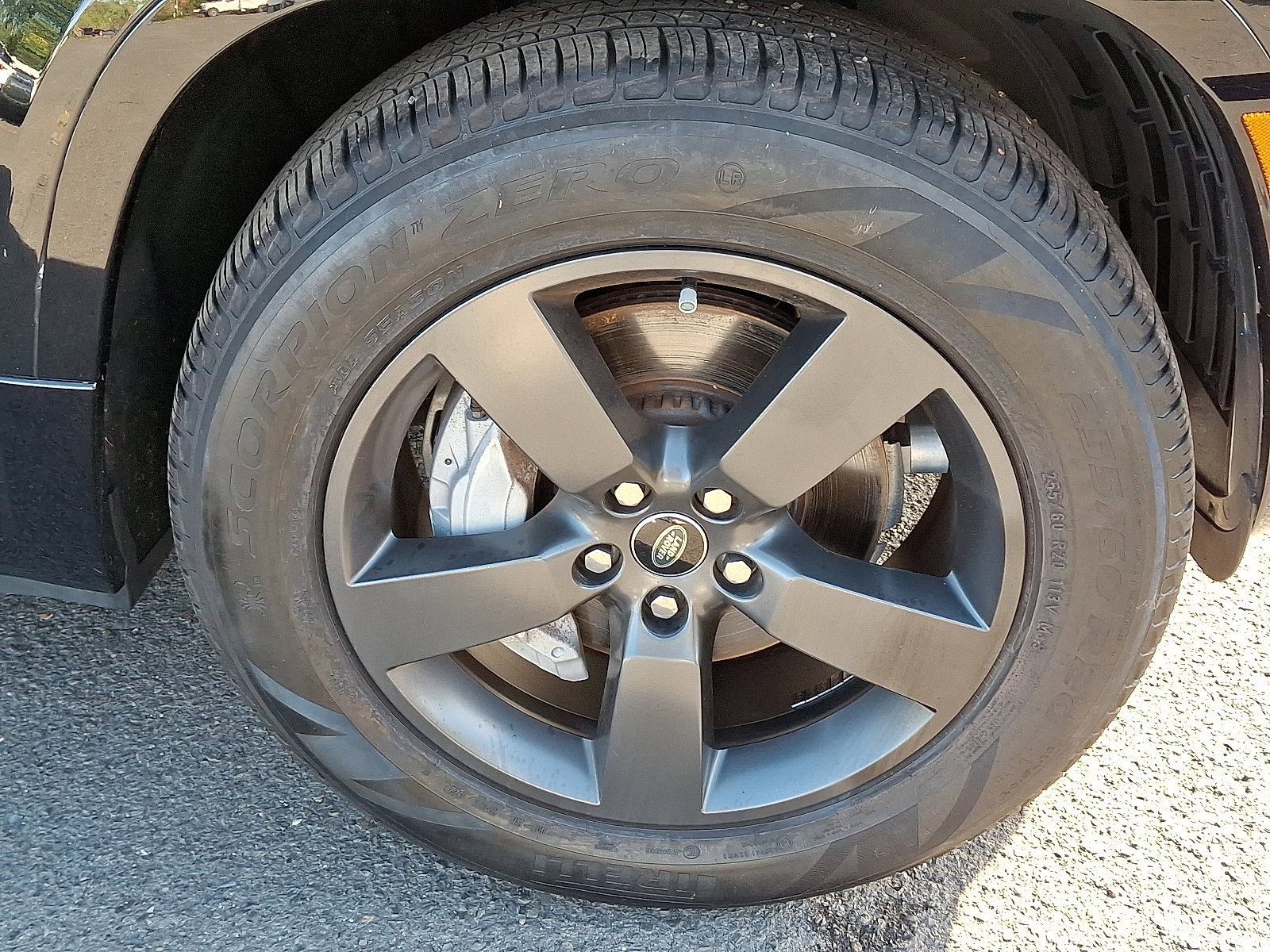 Used 2023 Land Rover Defender 130 X-Dynamic SE image 12