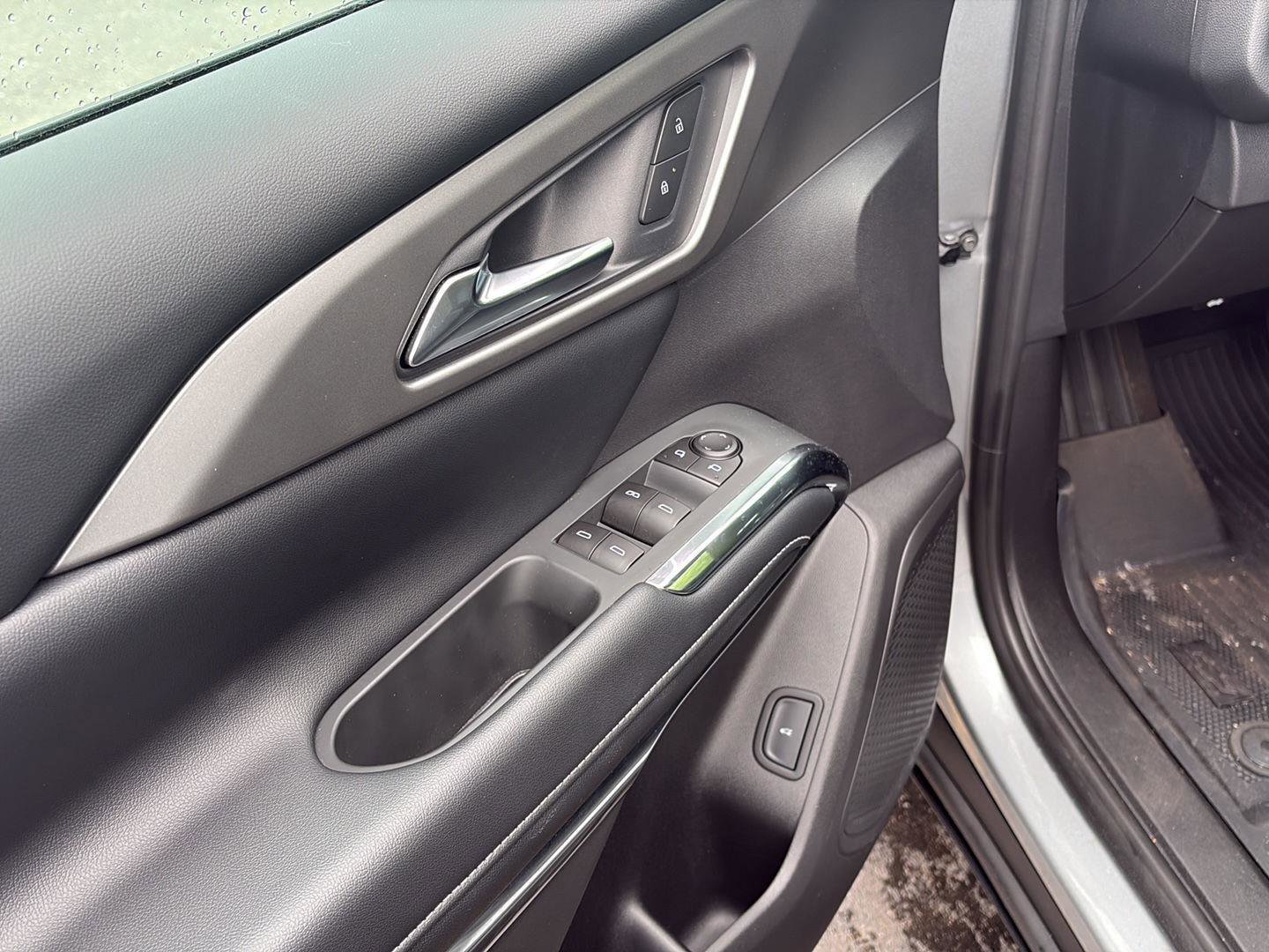 Used 2026 Chevrolet Traverse LT w/ Midnight/Sport Edition FWD image 18