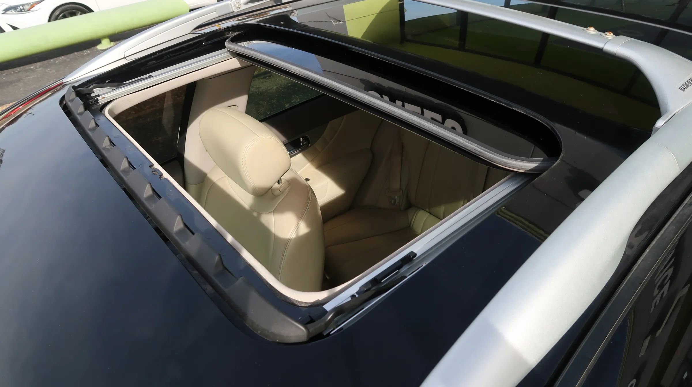 Used 2017 INFINITI QX70 3.7 w/ Premium Package image 54