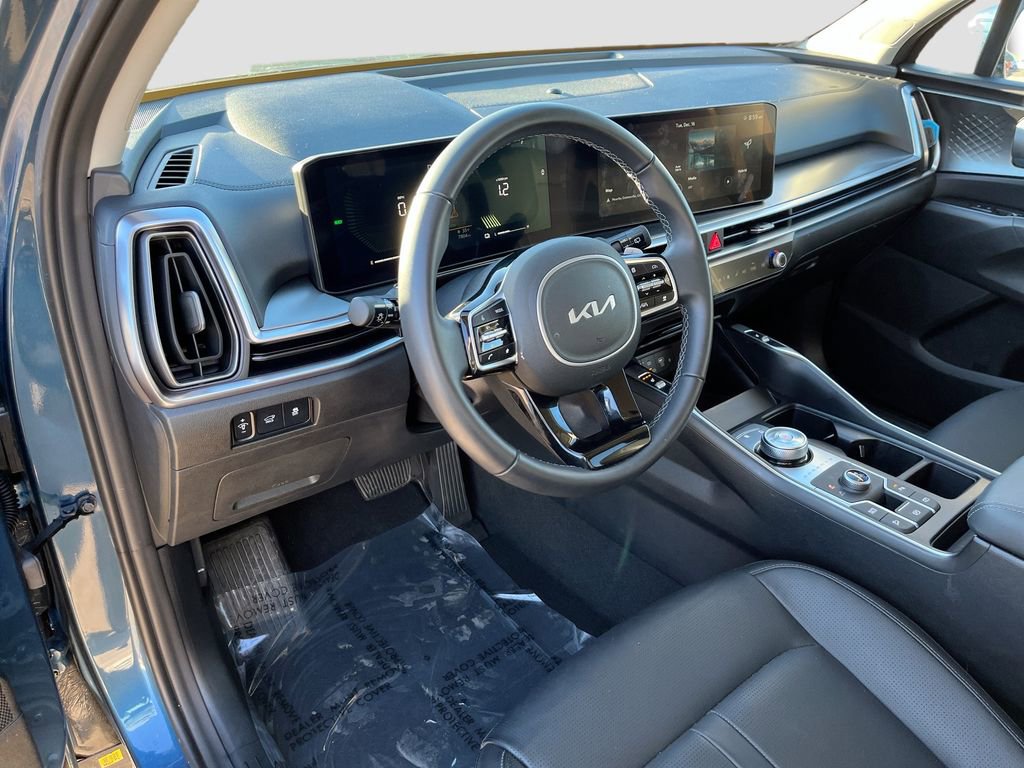 Certified 2025 Kia Sorento EX image 10