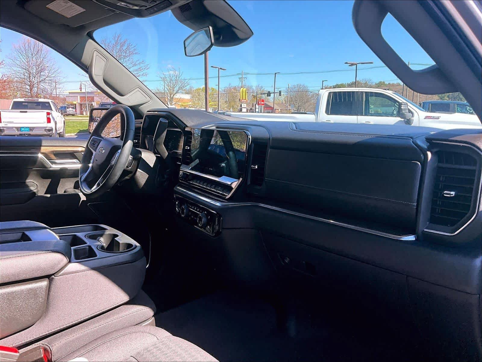 Used 2023 Chevrolet Silverado 1500 LT AWD/4WD image 21