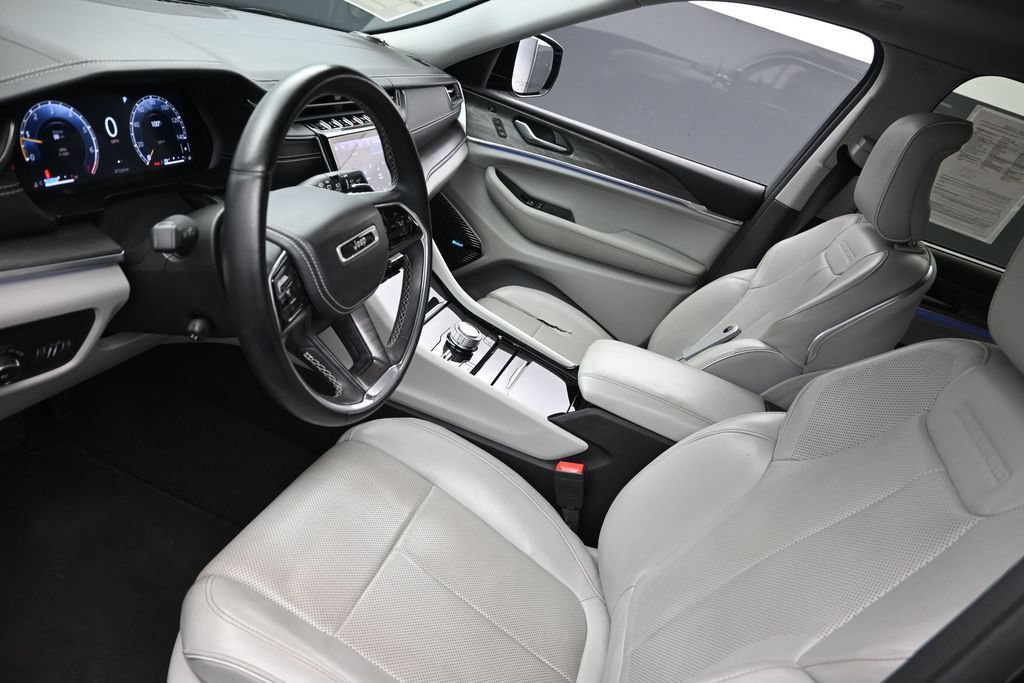 Used 2021 Jeep Grand Cherokee L Overland w/ Luxury Tech Group IV AWD/4WD image 18