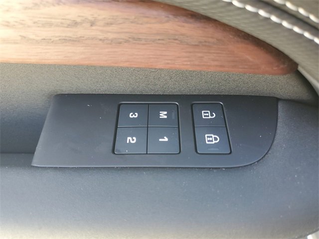 Used 2024 Land Rover Discovery Dynamic SE image 22