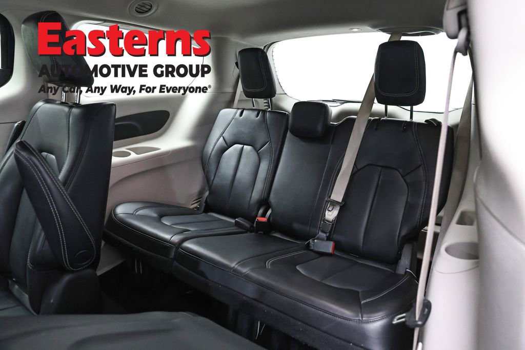Used 2023 Chrysler Pacifica Touring-L FWD image 27