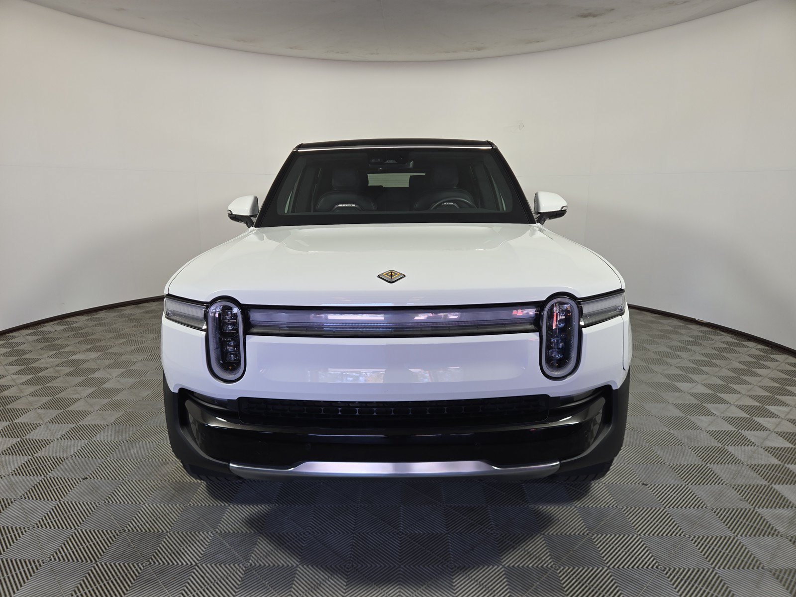 Used 2025 Rivian R1S Adventure AWD/4WD image 8