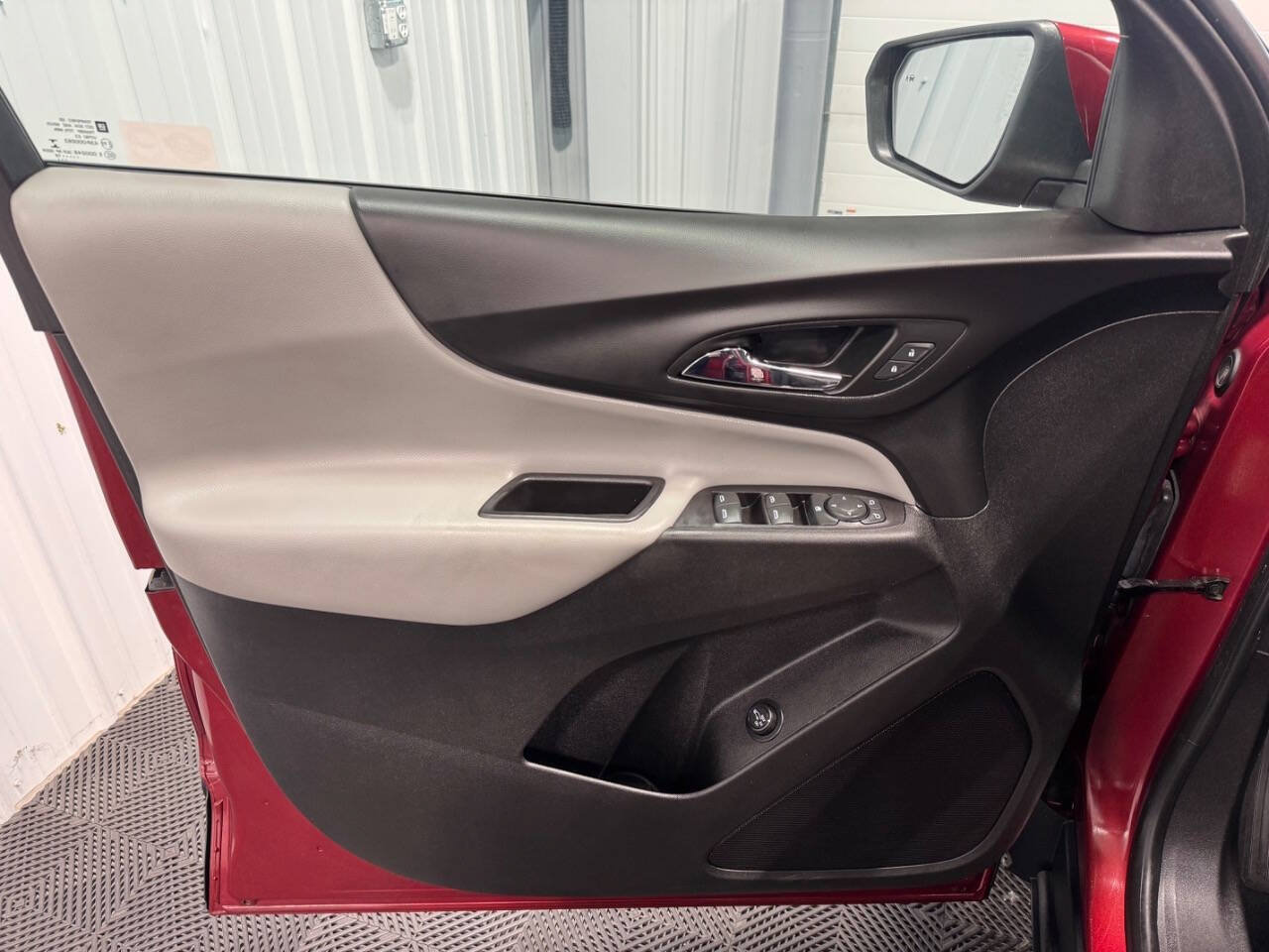Used 2019 Chevrolet Equinox LT w/ LT True North Edition AWD/4WD image 12