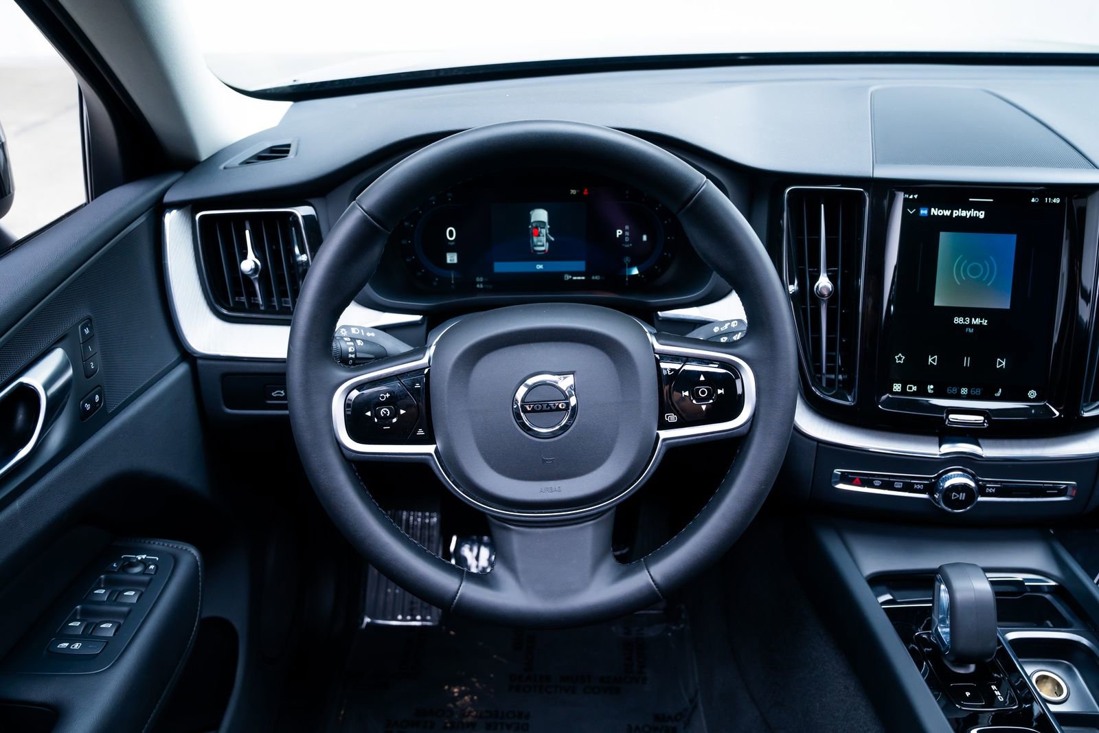 Used 2025 Volvo XC60 B5 Plus AWD/4WD image 12