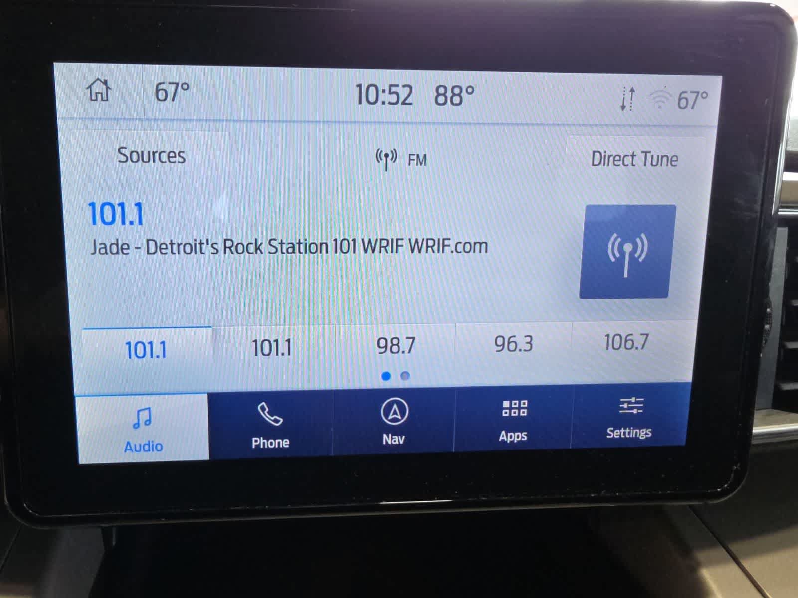 Used 2024 Ford Explorer XLT w/ Equipment Group 202A AWD/4WD image 28
