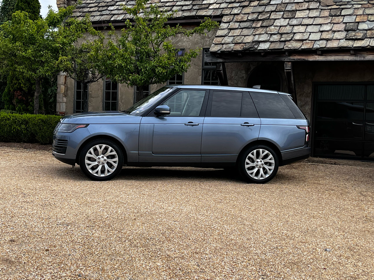 Used 2019 Land Rover Range Rover HSE image 4