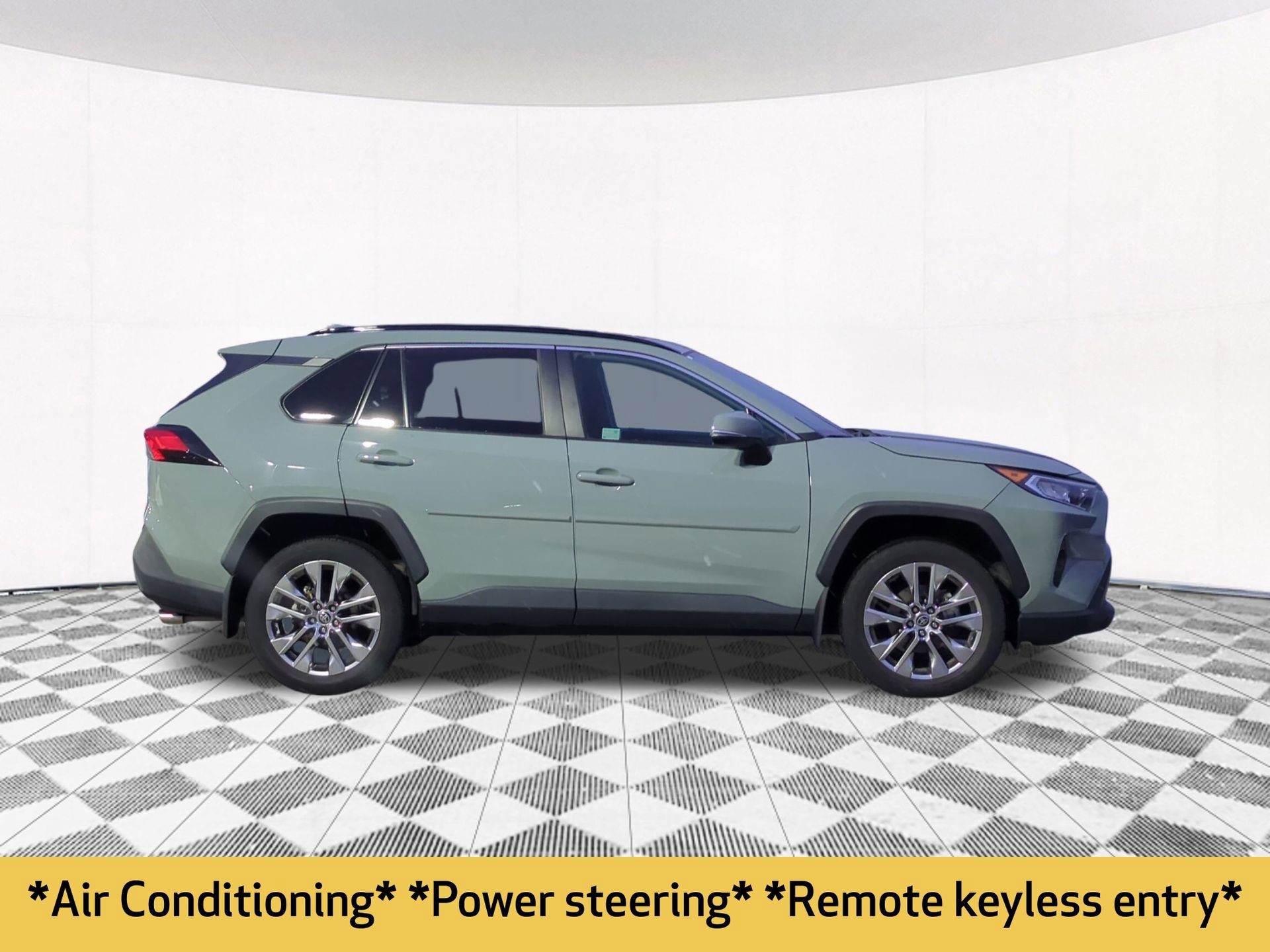Used 2021 Toyota RAV4 XLE Premium image 6