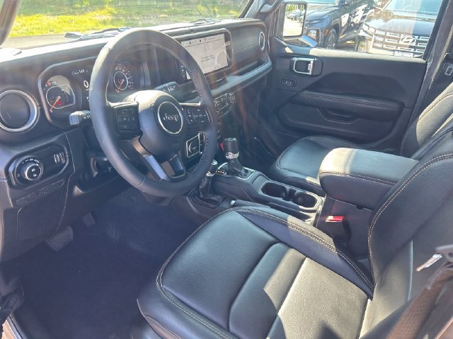 Used 2025 Jeep Gladiator Sport AWD/4WD image 14