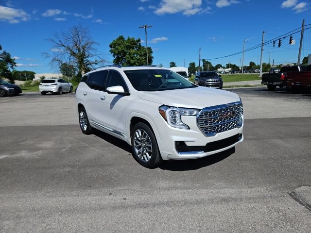 Used 2024 GMC Terrain Denali w/ Denali Premium Package AWD/4WD image 4