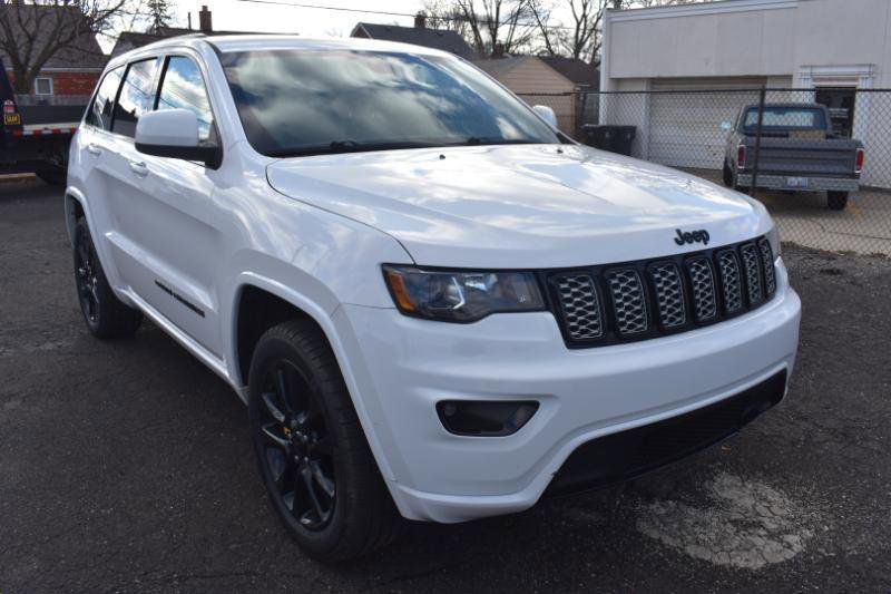 Used 2020 Jeep Grand Cherokee Altitude AWD/4WD image 2