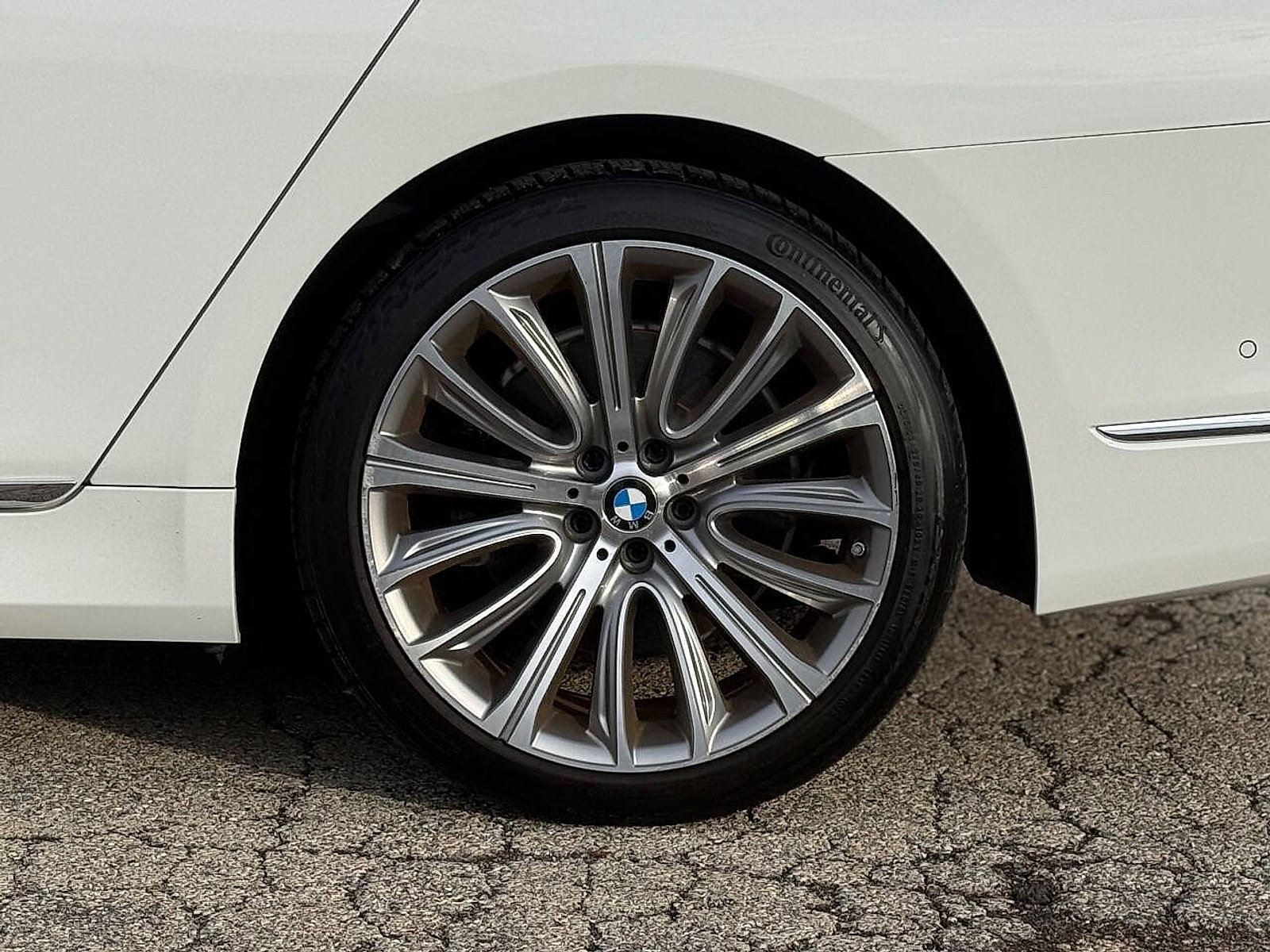 Used 2016 BMW 750i xDrive image 11