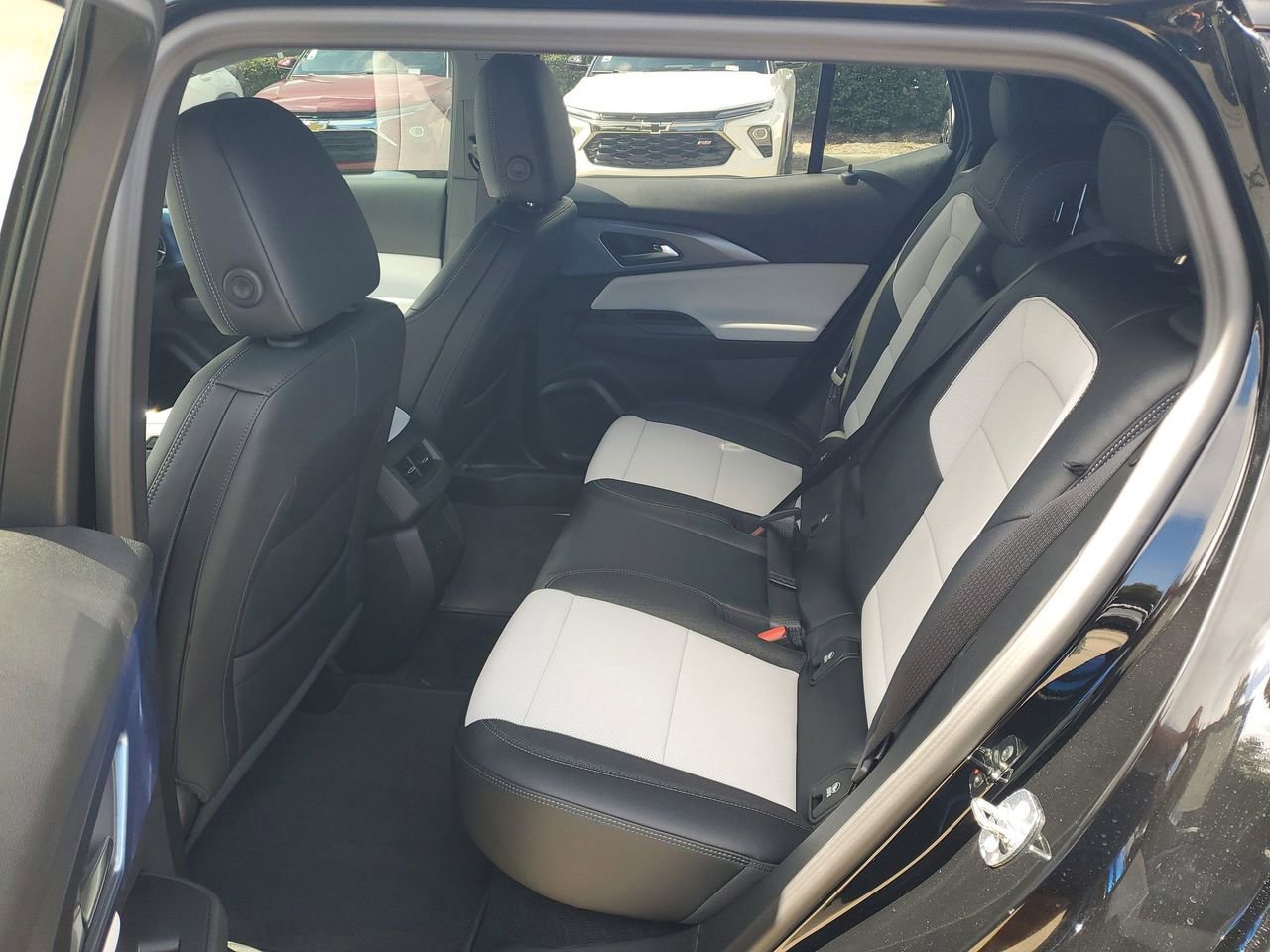 New 2025 Chevrolet Equinox EV LT FWD image 11