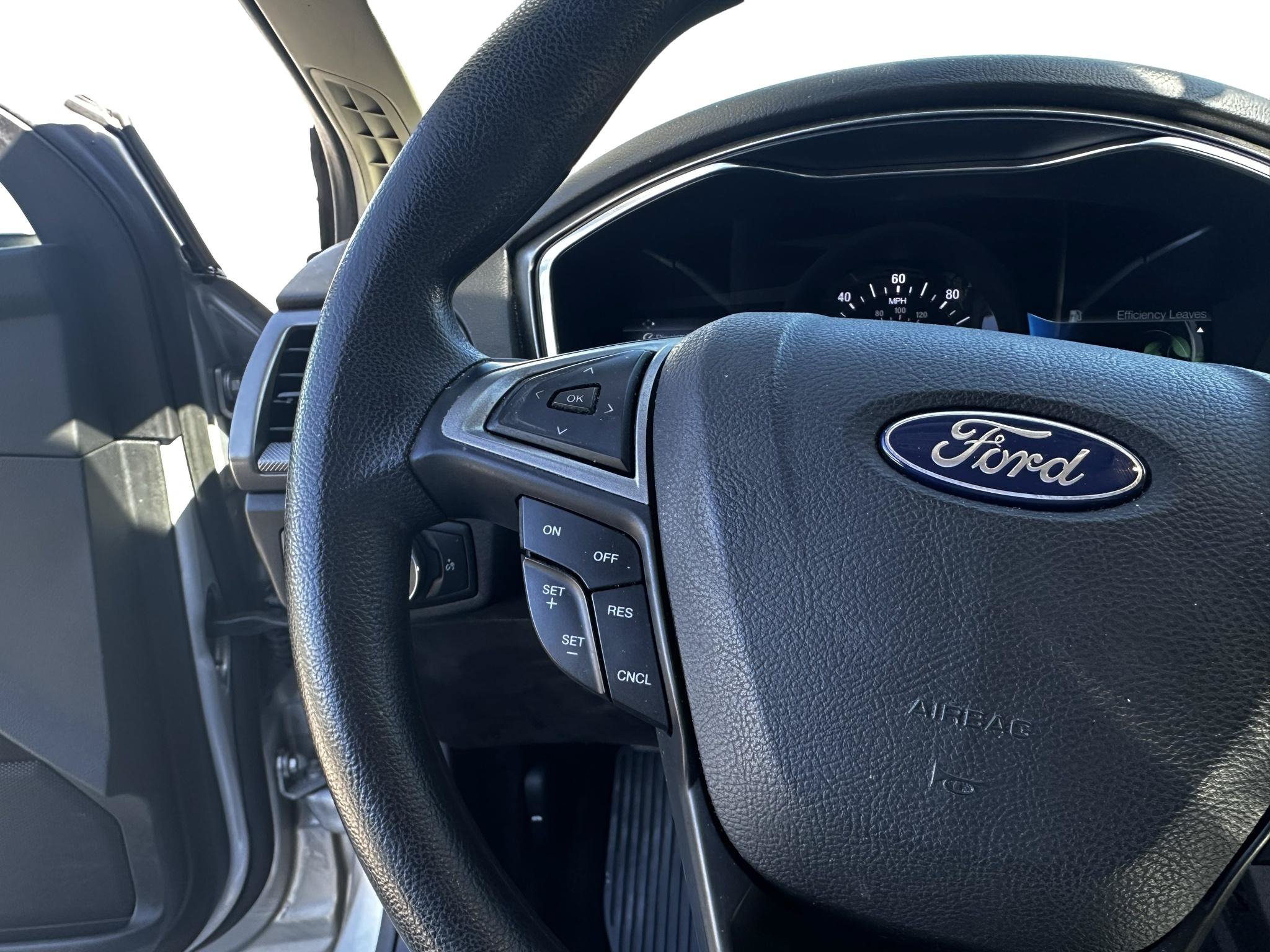 Used 2018 Ford Fusion SE FWD image 15