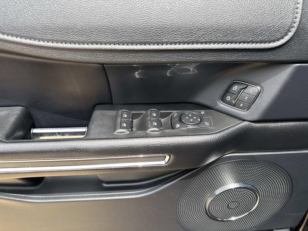 Used 2019 Ford Expedition XLT w/ Equipment Group 202A RWD image 24