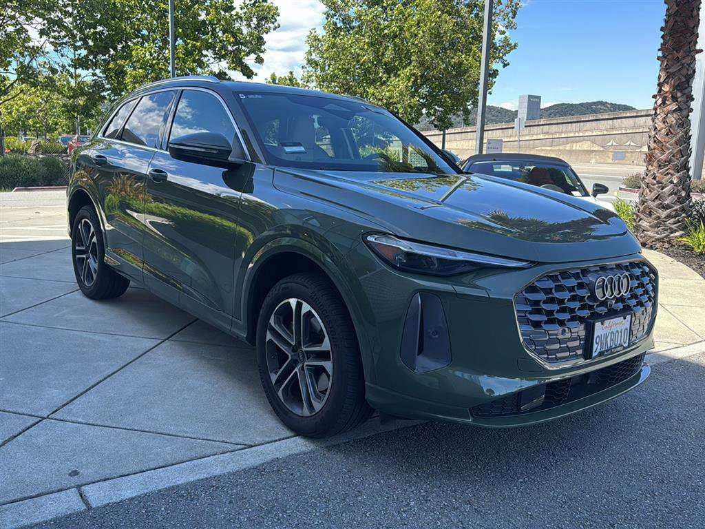 Used 2025 Audi Q5 Premium Plus w/ Premium Plus AWD/4WD image 4