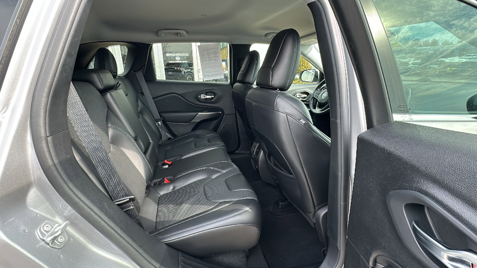 Used 2021 Jeep Cherokee Latitude Lux image 25