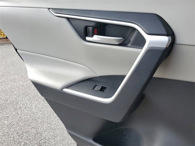 Used 2022 Toyota RAV4 XLE image 29