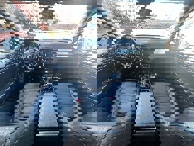 Used 2013 Volkswagen Touareg Sport image 14