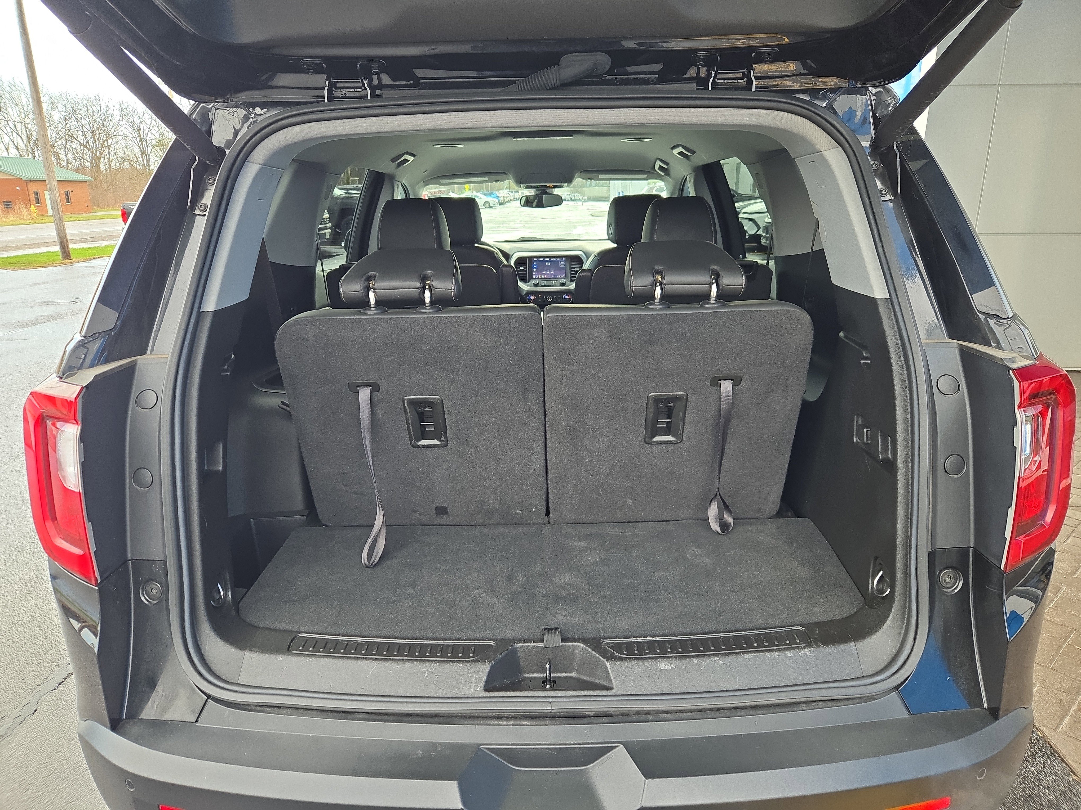 Used 2023 GMC Acadia SLT w/ Preferred Package image 21