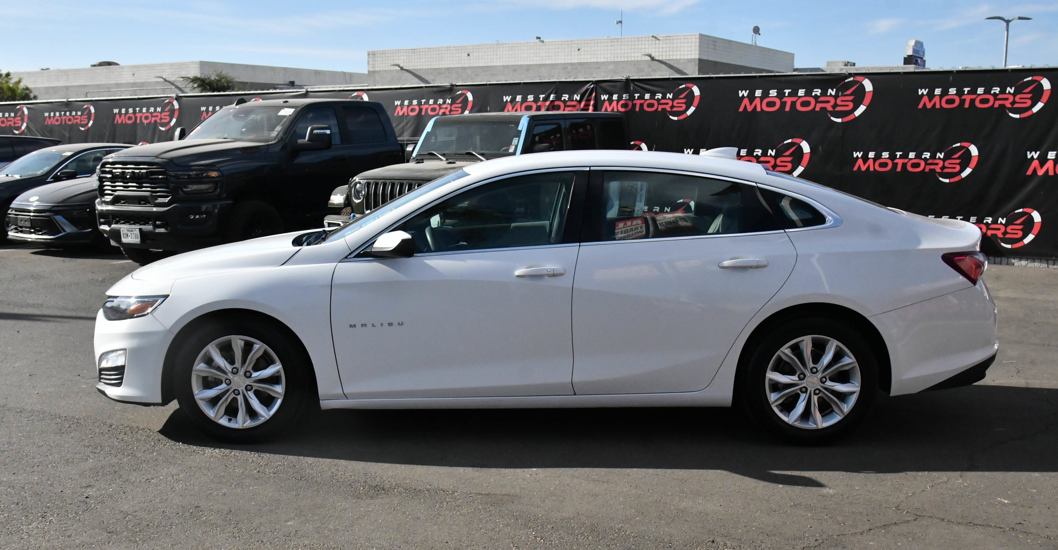 Used 2022 Chevrolet Malibu LT FWD image 4
