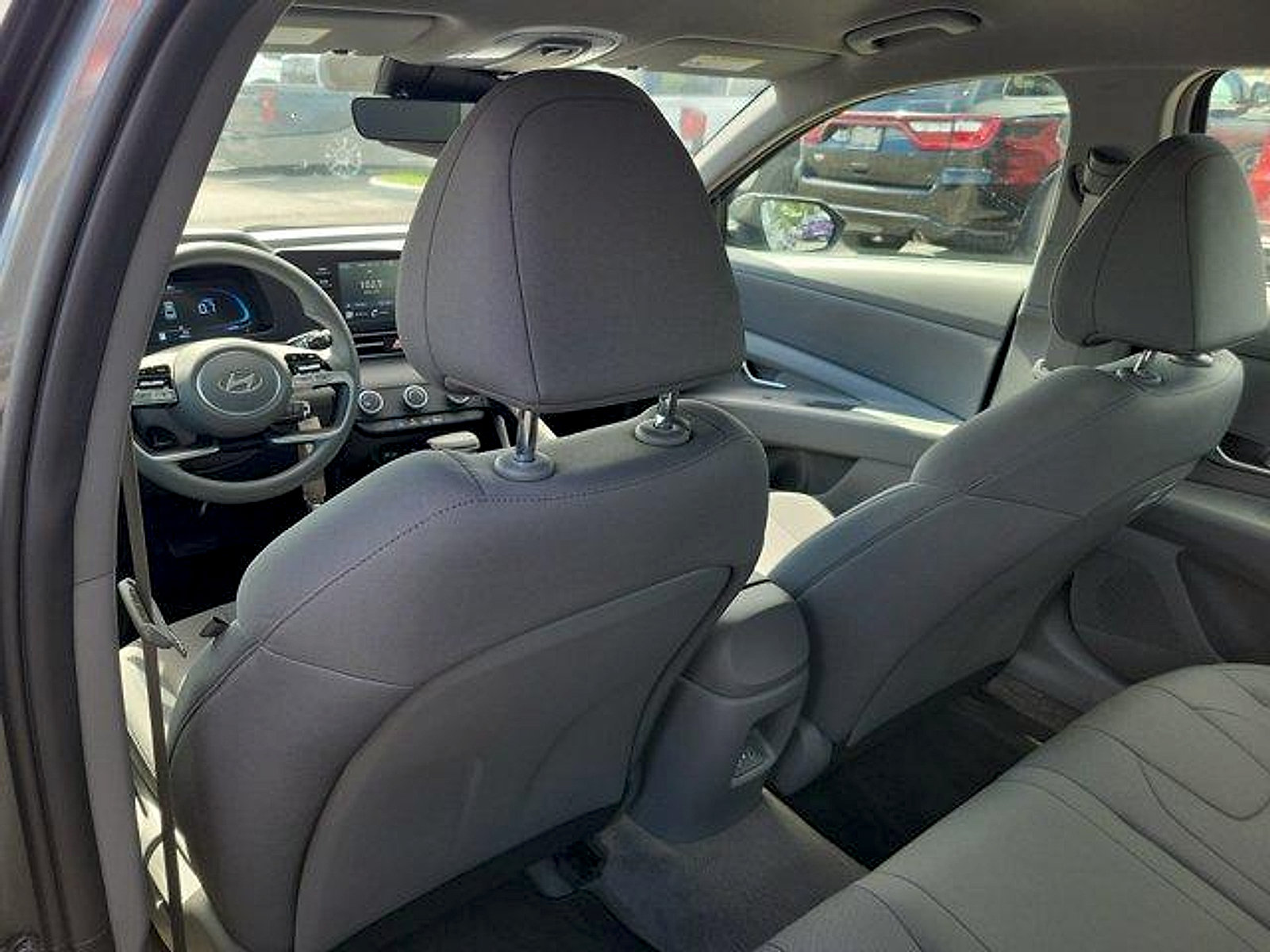 Used 2026 Hyundai Elantra SE FWD image 14