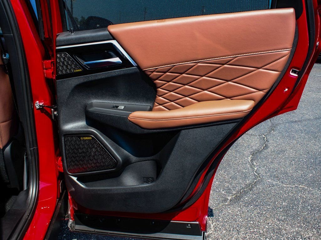 New 2025 Mitsubishi Outlander SEL image 12