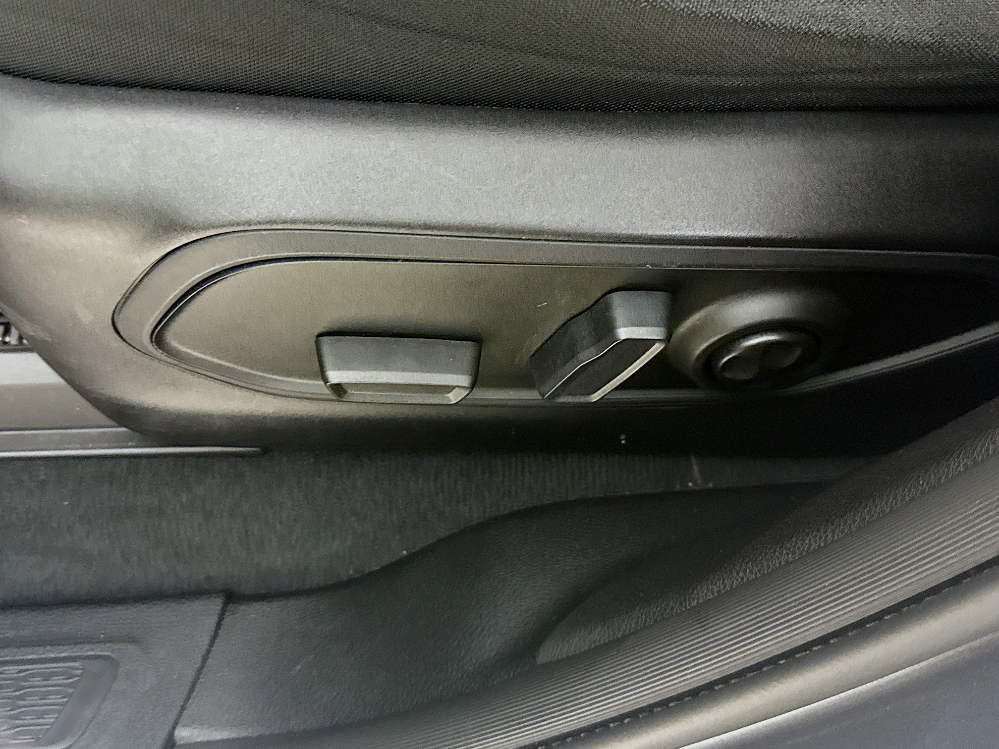 Used 2023 Jeep Grand Cherokee Laredo image 22